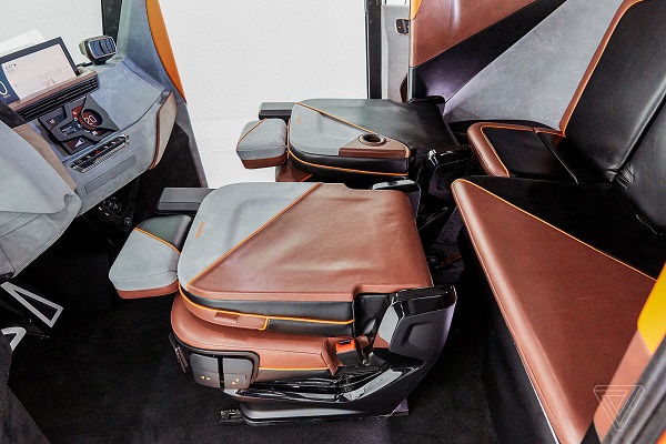 Внутри салона