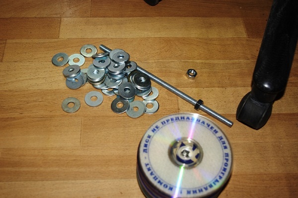 Компакт-диски и шпильки