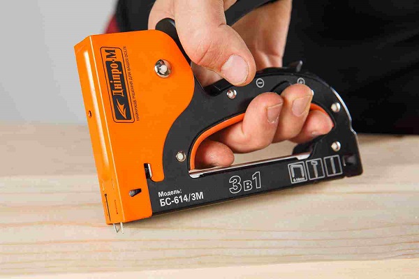 Степлер строительный механический