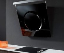 Черная наклонная вытяжка